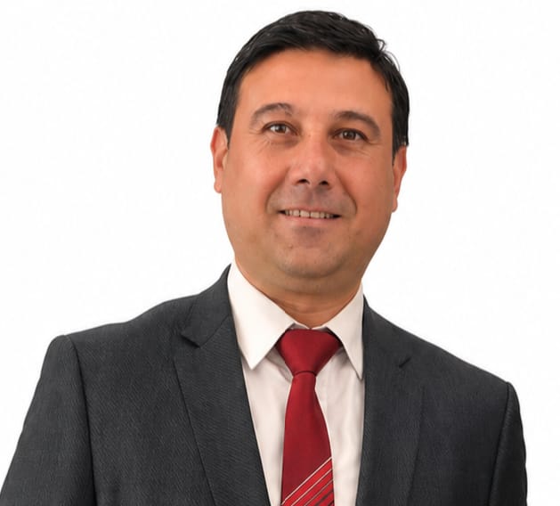 Türk gazeteci ve köşe yazarı